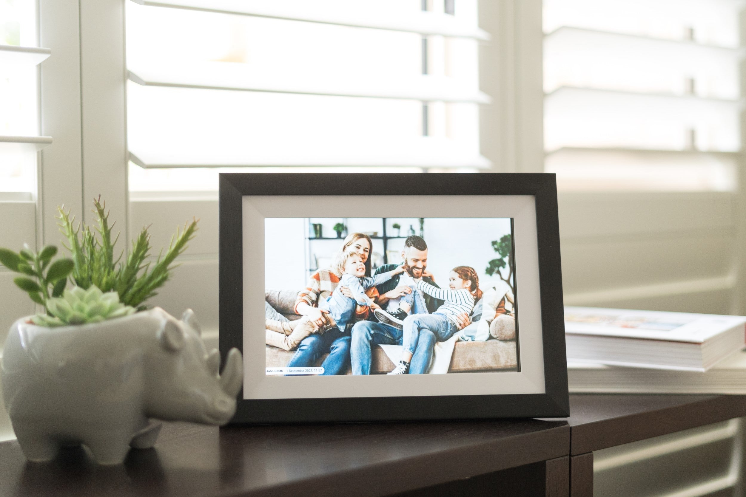 Load video: The Connected Frameo Frame